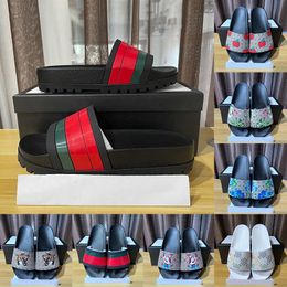 2024 Designer maschile Sliper Domande Slides Sandals Men Flood Scarpe di lusso Mule Summer Slide Flower Sneaker Sneaker Casa in pelle Sandalo in pelle