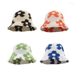 Berets Knitted Bucket Hat For Woman Lovely Flower Pattern Hand Weaving Sunproof Adult Day Spring Fisherman