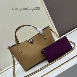 Crossbody Leather New Shoulder Capacity 2024 Bags Fashion Handheld Designer Woman Handbag Valenteino Stud Totes Cowhide Tote W Bag Large Rock Rivet IWD1
