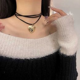 Pendant Necklaces Gothic black velvet heart-shaped pendant necklace suitable for womens elegant woven bow adjustable necklace S2452206