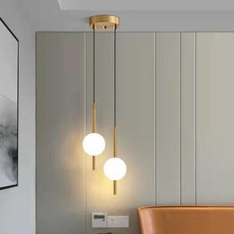 Enkel glas kul pendelljus nordiskt sovrum sovrum lång linje hängande lampa modern restaurangdekor