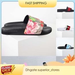 Floral Striped Designer Slippers For Womens Mens Flat Heels Sandals Slides 2024 Beach Shoes Brocade Rubber Interlocking Letters Jelly Mules Sliders Sandles 24ss