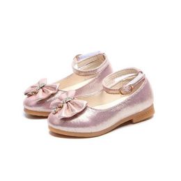 Flat shoes 2022 New Girl Childrens Wedding Shoes Bow Sweet Crystal Childrens Leather Apartment Childrens Shoes 21-30 Q240523