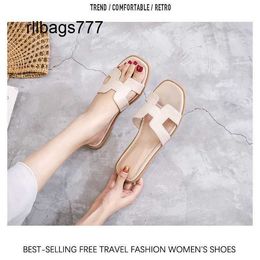 Designer Outdoor Slippers Soft Leather Sandals for Women to Wear 2024 Summer Sandals for Fairy Is Super Fashionable