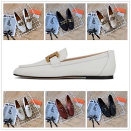 Supotos homens homens vestidos sapatos designer tênis sandálias de luxo moda couro preto marfim branco marfim bordô plataforma externa praia plana lisadas chinelos de lascas 35-41