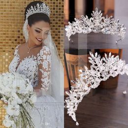 Tasarımcı Ucuz Gümüş Bling Tiaras Taç Düğün Saç Takı Kraliyet Kristal Moda Akşam Balo Partisi Moda Elbiseler Aksesuarlar Başlıklar 798