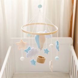 Baby Crib Mobiles Wooden Cloud Balloon Bed Bell born Stroller Rattle Toy Cartoon Plush Infant Boy Girls Gift 240418 Qaewc