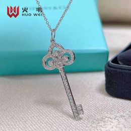 Designer's Brand Gold plating Version 18K Platinum Plated Necklace with Iris Flower Key Sweater Chain Fashionable and Versatile Light Luxury collarbone