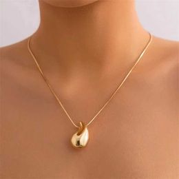 Pendant Necklaces Retro gold plated short and chubby round top pendant necklace suitable for womens fashion glossy thick tear drop necklace w