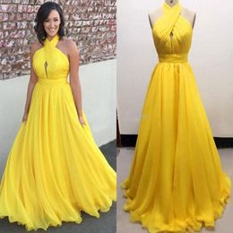 Yellow Plus Size Chiffon Long Evening Dresses Halter Pleated Flowy Floor Length Backless Evening Dresses Formal Gowns 225S