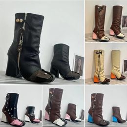 Женщины Patti Wedge Half Designer Designer Classics Leather Platform Boots Luxury Fashion Banquet Высококачественная высота пятки 8,5 см на открытом воздухе