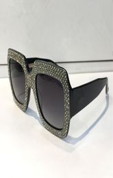 0048 Sunglasses Large Frame Elegant Special Designer with Diamond Frame BuiltIn Circular Lens Top Quality Come With Case9362002