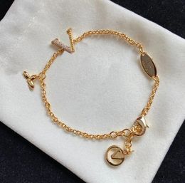 2024women designer bracelet luxury diamond charm bracelet fashion trendy letter v pendant gold jewelry accessories q1