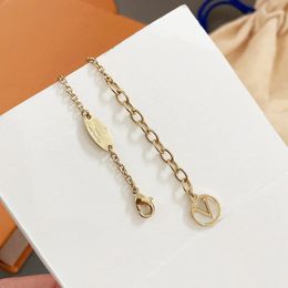 2024women designer bracelet luxury diamond charm bracelet fashion trendy letter v pendant gold jewelry accessories q7