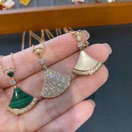Designer-Halskette, luxuriöser kleiner Rock mit Diamantanhänger-Halskette, modischer Schmuck von Frauen, hochwertiges Geschenk.