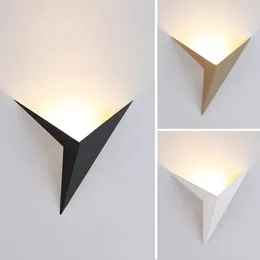 Wall Lamp Modern Minimalist LED Triangle Shpe Nordic Style Living Room Lights 220V Light For Home Decoration