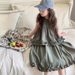 Clothing Sets JUCPKID 2024 Korean Summer School Girl Set Junior Sleeveless Tops Flower Bud Skirt Children 2pcs Suit