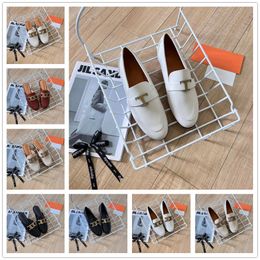 Kate Loafers Erkek Kadınlar Elbise Ayakkabı Tasarımcı Sneaker Lüks Sandalet Moda Deri Siyah Beyaz Fildişi Bordo Platform Ayakkabı Plajı Düz ​​Slaytlar Flip Flops Scuffs 35-41