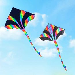 Acessórios de pipa Rainbow Kite Poliéster Kite Rainbow colorido Fácil de voar Delta Kite ao ar livre atividades com 100m Kite String T240521