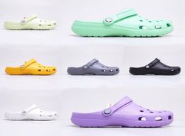 Designer Slippers Men desliza novos designers femininos sandálias clássicas Sapatos de praia ao ar livre de luxo Sapatos de chuveiro odile de verão
