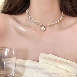 HEUTENTEN HALTE KEISE Y2K Koreanische Mode weiße Kamellien Halskette geeignet für Frauen, um die Perle Rose Blume kurzkettige Halskette Party Schmuck S2452206 zu imitieren