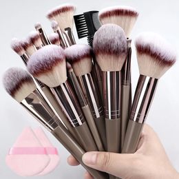 120Pcs Makeup Brush Set Professional Super soft detail Blush highlighter Foundation Concealer Eyeshadow Women Beauty Tool 240523