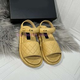 Womens Sandals Designer Quilted Sandles Shoes Summer Platform Flat Low Heel Wedge Ankle Strap Anti Slip Beach Slippers