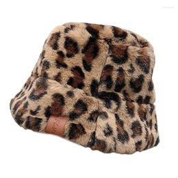 Berets Women Girls Winter Thicken Plush Bucket Hat Vintage Leopard Printed Harajuku Street Packable Warm Fisherman