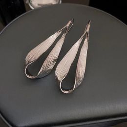 20pcs/lot cold Metallic Water Drop Leaves Ear Hook Earrings、ヨーロッパとアメリカの誇張されたニッチ気質、高品質のインターネットセレブイヤリング女性