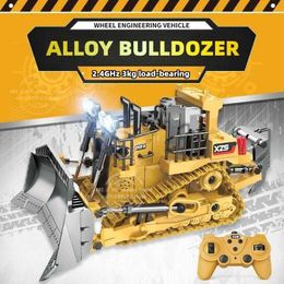 Diecast Model Cars Remote control alloy bulldozer 9CH with light 1/24 2.4G truck Crler rubber track wireless RC engineering vehicle toy childrens gift S545210