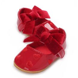 0XGA First Walkers PU leather bow baby shoes Cute Moccasins heart-shaped soft sole flat Walker toddler princess insoles Baby crib d240528