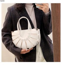 Shoulder Bags Design 2024 Half Moon Handbags Women Crossbody Vintage Totes Female Purses Ladies Messenger