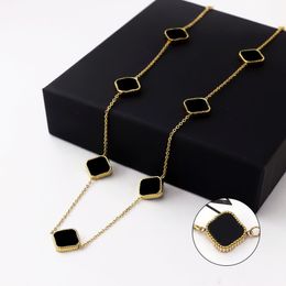 Designer Halskette Clover Halskette Designerin für Frau 18K Gold plattiert Silber Anhänger Choker Blume Halskette Frauenschmuck für Freundin Weihnachtsgeschenk