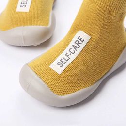 First Walkers Baby shoes non slip and breathable Boys and girls socks and shoes with cute yellow lion printed knitted d240527