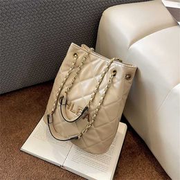 20% OFF Designer Large capacity grid woven versatile for womens autumn winter fashion chain niche texture Han Fan bucket bag