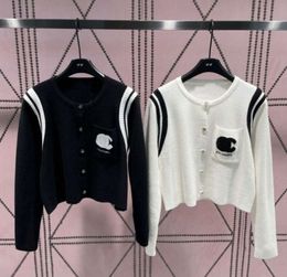 2024 Bayan Sweaters Kadın Günlük Lüks Marka CC Tasarımcı Kısa Moda 553ESS