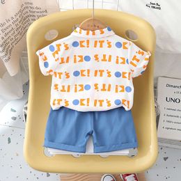 Sommer Neue bedruckte Buchstaben Rekleins kurzärmelige Jungen Baby Casual Shorts Zweiteiler Kinderhemd Kurzer Anzug