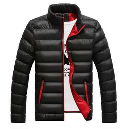 Перекрытие 2023 Тренда зимняя корейская версия Студенческая молодежная спортивная мужская одежда для хлопчатобумажной пиджаки