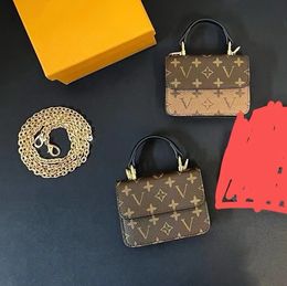 2024 Designer Mini Leather Keychains Headset Packing Fashion Multi-Style Women Change Purse Keys Chain Bags Womens Fashion Keychain Pouch Wallet Earphone Bag