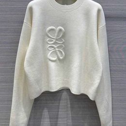 2024 SWEATER WOMENS AUTNY Trendia Długotropijak Top High-end Slime Pullover Płaszcz Designer Sweter Kobiety Białe cienkie dzianki Swatery Moda 1188ess