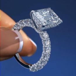 Luxury Princess Cut Diamond 925 Sterling Silver Designer Engagement Ring for Women Lady Anniversary Gift Jewellery Bulk Sell Dghgj