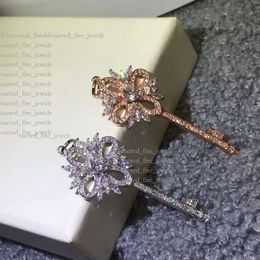 TiffanyJewelry High Version V Gold T Home Key Necklace Fashion Designer Classista girasole Tiffanyjewelry Neckace Female Heart Crown Crown Classic Neck Sweat 4454