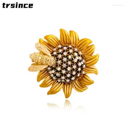 Brooches Retro High-end Bee Daisy Brooch Female Personality Sunflower Corsage Temperament Pin Clothes Hat Accessories