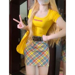 Dopamine-wearing yellow crew-neck short-sleeved slim-fit Spice Girl short top plaid skirt two-piece set trend tote bag england shirt