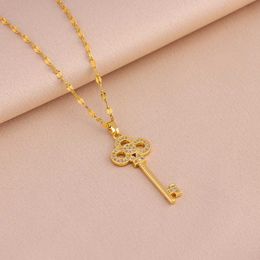 Pendant Necklaces New Romance Unleashes Your Heart shaped Key Pendant Necklace Suitable for Women Daily Wear Stainless Steel Clavik Chain Jewelry Wholesale S