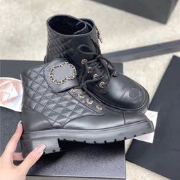 10a açık seyahat siyah beyaz martin kar adamları gerçek deri 2024 yeni kadın tasarımcı ayakkabıları lüks boot rahat düz yürüyüş patik kış yürüyüş platformu yağmur botları sıcak
