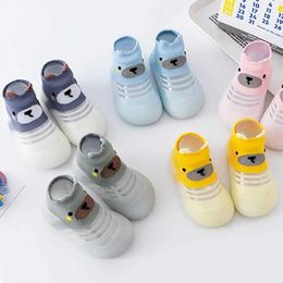 First Walkers Summer cute baby shoes cartoon babys first walking shoe for boys and girls soft soled sports shoes non slip indoor shoes d240527