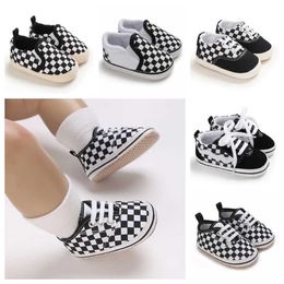 First Walkers New Baby Canvas Sports Shoes Non slip Soft Smooth Baby Boys and Girls Shoes Newborn First Step Walker Baby Unisex Casual Shoes d240527