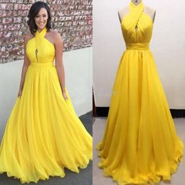 Yellow Plus Size Chiffon Long Evening Dresses Halter Pleated Flowy Floor Length Backless Evening Dresses Formal Gowns 248j