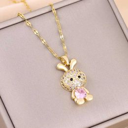 Pendant Necklaces New Fashion Zircon Crystal Pendant Stainless Steel Necklace Suitable for Women Sweet Women Kravik Chain Jewelry Womens Accessories S24525